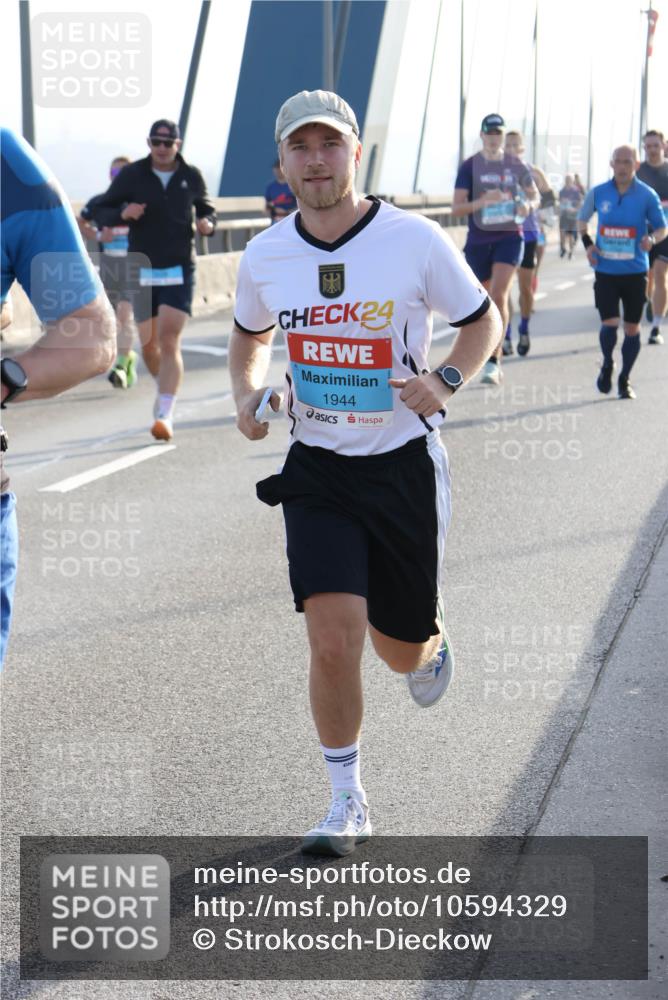 03.10.2026 - Köhlbrandbrückenlauf Strokosch-Dieckow http://msf.ph/oto/10594329 03.10.2026 09:22:25 Position 1 24, 1944 meine-sportfotos.de