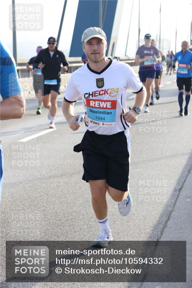 03.10.2026 - Köhlbrandbrückenlauf Strokosch-Dieckow http://msf.ph/oto/10594332 03.10.2026 09:22:25 Position 1 24, 1944 meine-sportfotos.de