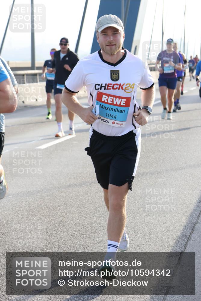 03.10.2026 - Köhlbrandbrückenlauf Strokosch-Dieckow http://msf.ph/oto/10594342 03.10.2026 09:22:25 Position 1 24, 1944 meine-sportfotos.de