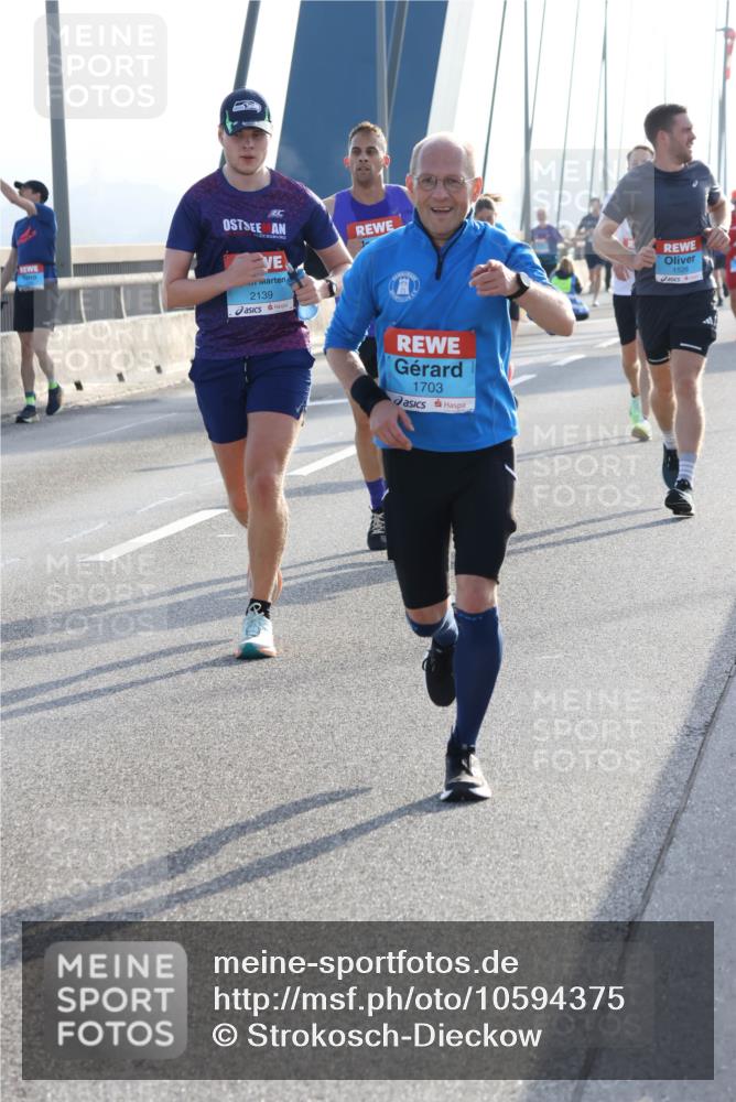 03.10.2026 - Köhlbrandbrückenlauf Strokosch-Dieckow http://msf.ph/oto/10594375 03.10.2026 09:22:29 Position 1 2139, 1703, 1526 meine-sportfotos.de