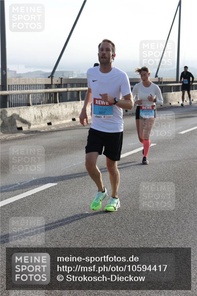03.10.2026 - Köhlbrandbrückenlauf Strokosch-Dieckow http://msf.ph/oto/10594417 03.10.2026 09:22:35 Position 1 3837, 2239 meine-sportfotos.de