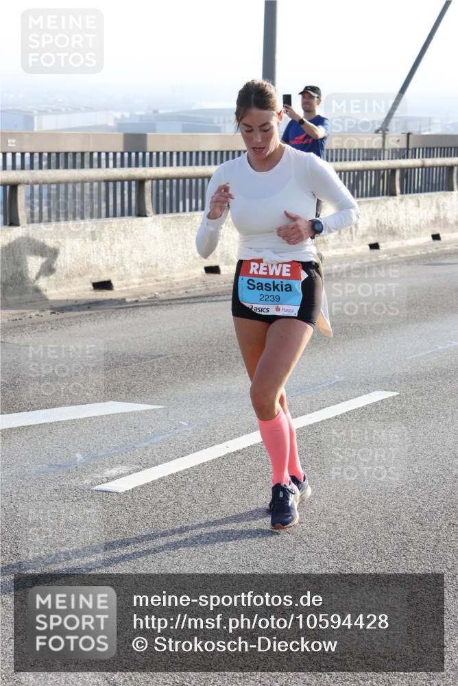 03.10.2026 - Köhlbrandbrückenlauf Strokosch-Dieckow http://msf.ph/oto/10594428 03.10.2026 09:22:37 Position 1 2239 meine-sportfotos.de