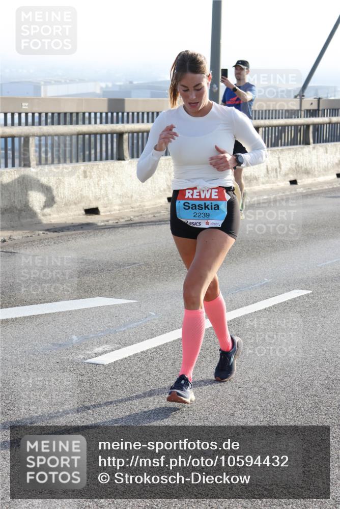 03.10.2026 - Köhlbrandbrückenlauf Strokosch-Dieckow http://msf.ph/oto/10594432 03.10.2026 09:22:37 Position 1 2239 meine-sportfotos.de