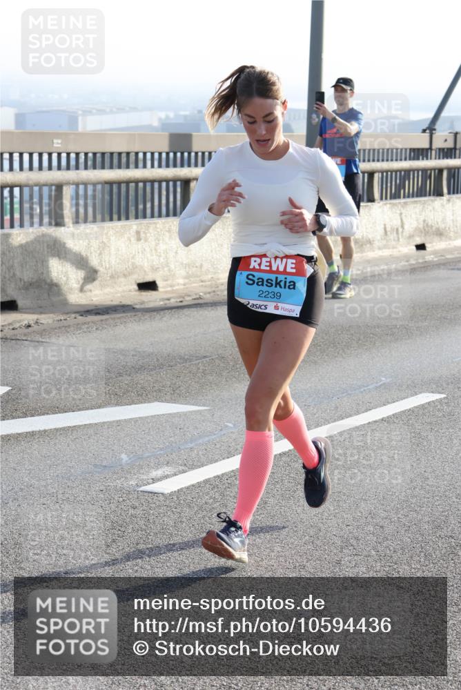 03.10.2026 - Köhlbrandbrückenlauf Strokosch-Dieckow http://msf.ph/oto/10594436 03.10.2026 09:22:37 Position 1 2239 meine-sportfotos.de