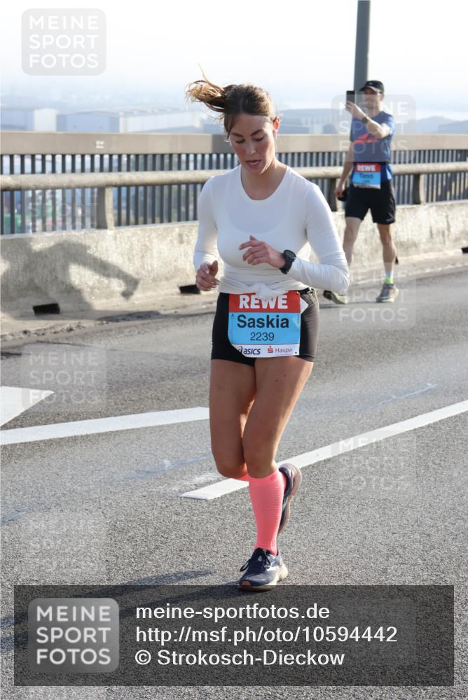 03.10.2026 - Köhlbrandbrückenlauf Strokosch-Dieckow http://msf.ph/oto/10594442 03.10.2026 09:22:37 Position 1 2239 meine-sportfotos.de