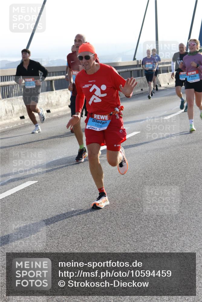03.10.2026 - Köhlbrandbrückenlauf Strokosch-Dieckow http://msf.ph/oto/10594459 03.10.2026 09:22:41 Position 1 1370, 2211 meine-sportfotos.de