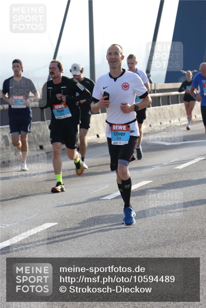 03.10.2026 - Köhlbrandbrückenlauf Strokosch-Dieckow http://msf.ph/oto/10594489 03.10.2026 09:22:45 Position 1 1320, 2294 meine-sportfotos.de