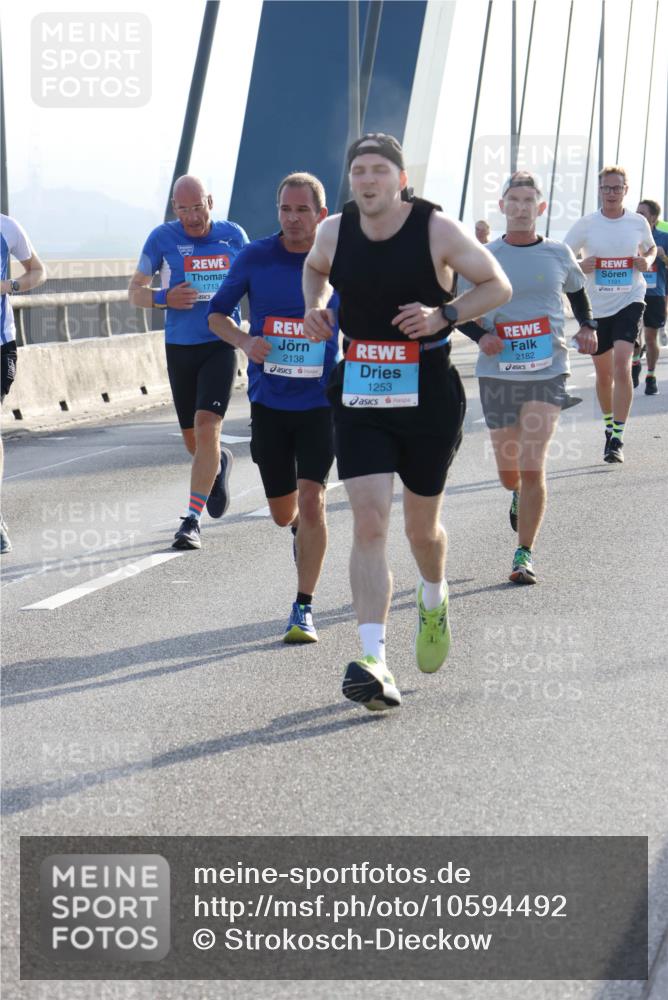 03.10.2026 - Köhlbrandbrückenlauf Strokosch-Dieckow http://msf.ph/oto/10594492 03.10.2026 09:22:47 Position 1 1713, 2138, 1253, 2182, 1101 meine-sportfotos.de