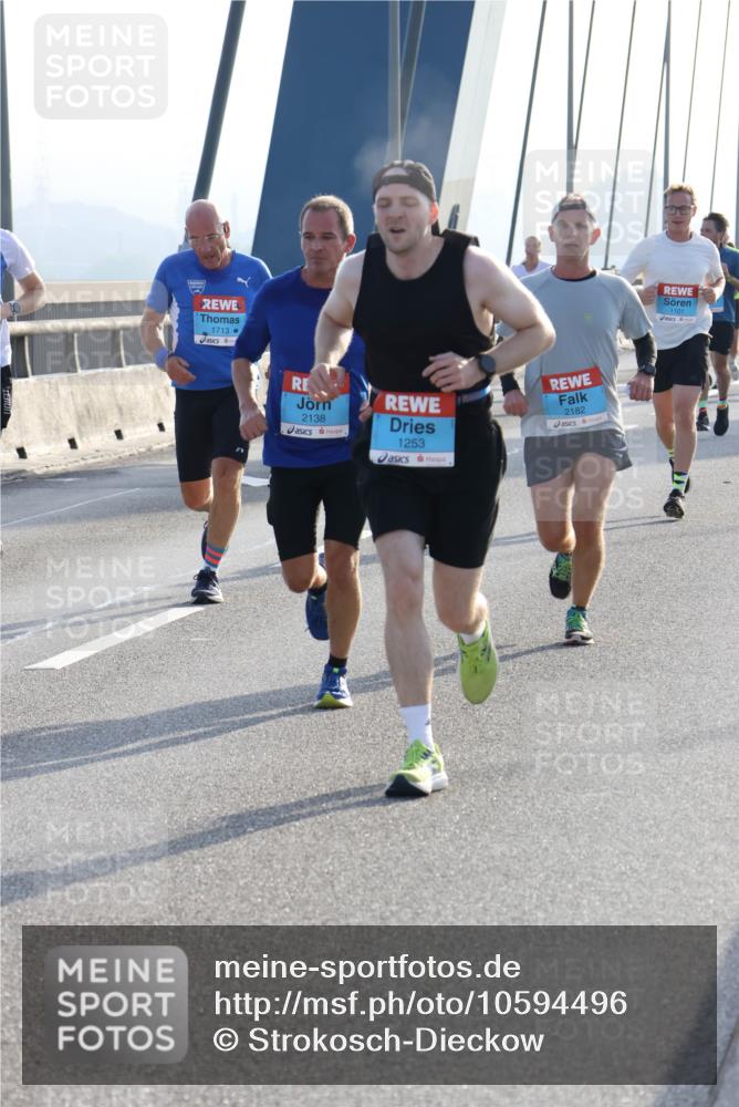 03.10.2026 - Köhlbrandbrückenlauf Strokosch-Dieckow http://msf.ph/oto/10594496 03.10.2026 09:22:47 Position 1 1713, 2138, 1253, 2182, 1101 meine-sportfotos.de