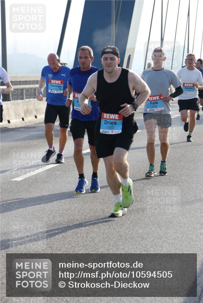 03.10.2026 - Köhlbrandbrückenlauf Strokosch-Dieckow http://msf.ph/oto/10594505 03.10.2026 09:22:47 Position 1 1713, 21, 1253, 2182, 1101 meine-sportfotos.de