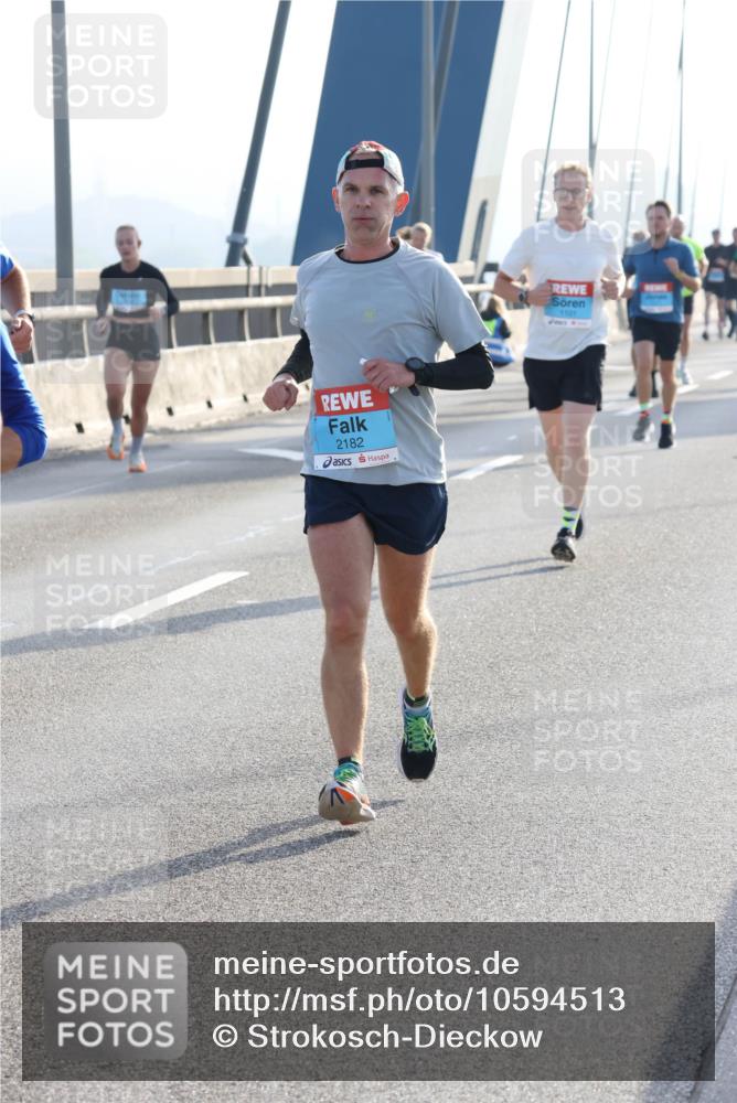 03.10.2026 - Köhlbrandbrückenlauf Strokosch-Dieckow http://msf.ph/oto/10594513 03.10.2026 09:22:49 Position 1 2182, 1101 meine-sportfotos.de
