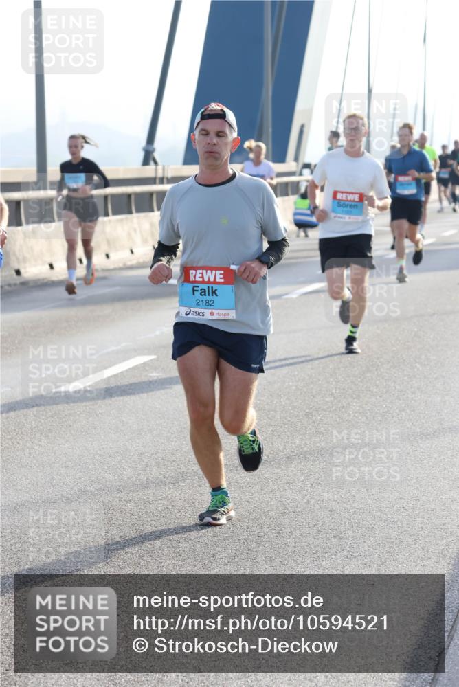03.10.2026 - Köhlbrandbrückenlauf Strokosch-Dieckow http://msf.ph/oto/10594521 03.10.2026 09:22:50 Position 1 2182 meine-sportfotos.de