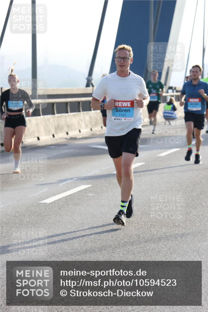 03.10.2026 - Köhlbrandbrückenlauf Strokosch-Dieckow http://msf.ph/oto/10594523 03.10.2026 09:22:52 Position 1 1101 meine-sportfotos.de