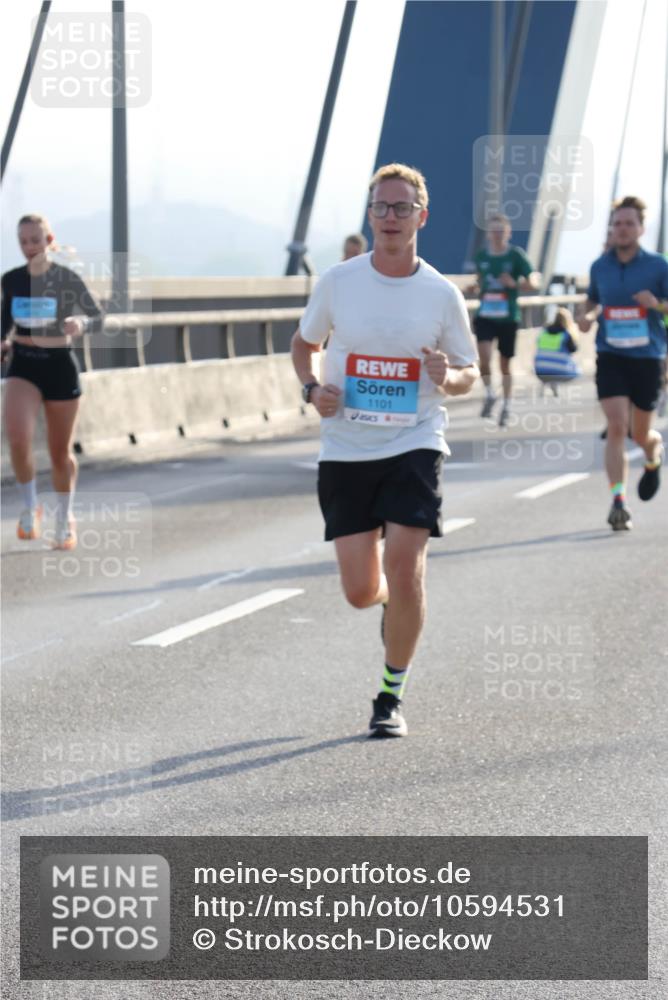 03.10.2026 - Köhlbrandbrückenlauf Strokosch-Dieckow http://msf.ph/oto/10594531 03.10.2026 09:22:52 Position 1 1101 meine-sportfotos.de