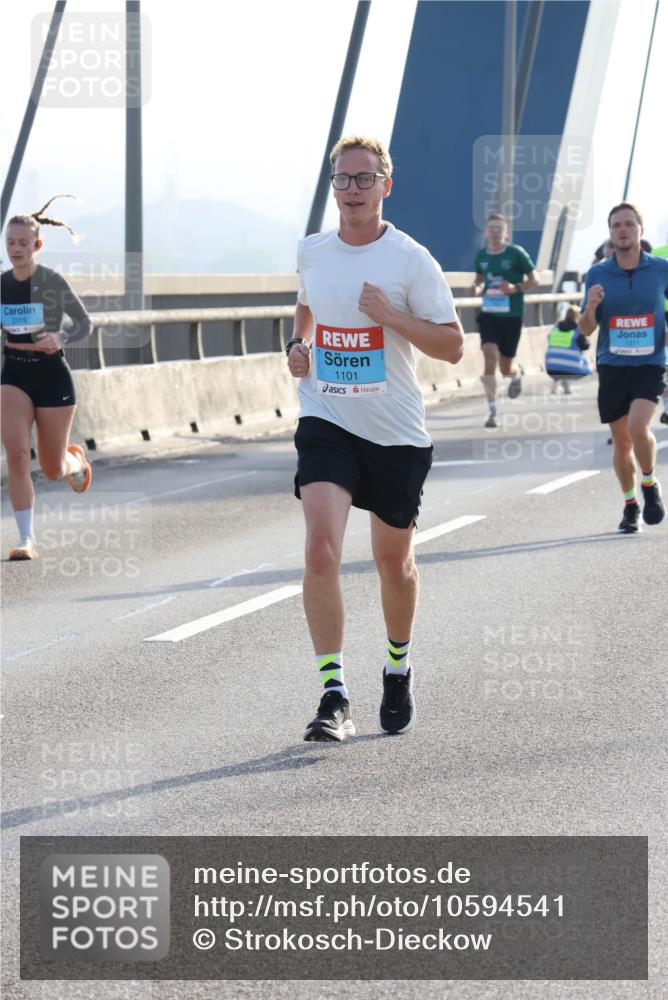03.10.2026 - Köhlbrandbrückenlauf Strokosch-Dieckow http://msf.ph/oto/10594541 03.10.2026 09:22:52 Position 1 2319, 1101, 1371 meine-sportfotos.de