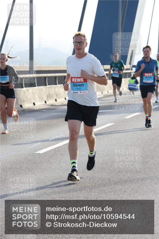 03.10.2026 - Köhlbrandbrückenlauf Strokosch-Dieckow http://msf.ph/oto/10594544 03.10.2026 09:22:52 Position 1 2319, 1101, 1371 meine-sportfotos.de
