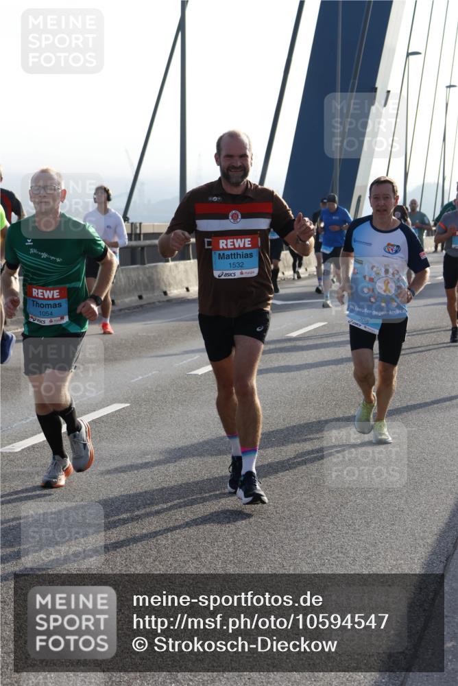 03.10.2026 - Köhlbrandbrückenlauf Strokosch-Dieckow http://msf.ph/oto/10594547 03.10.2026 09:23:02 Position 1 1532, 1054, 268 meine-sportfotos.de