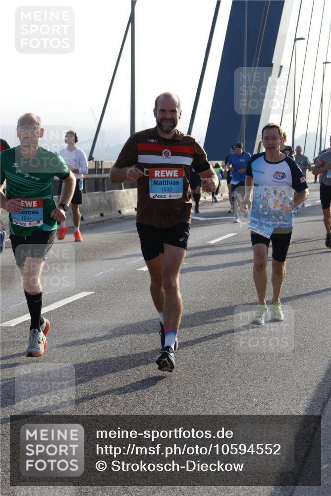 03.10.2026 - Köhlbrandbrückenlauf Strokosch-Dieckow http://msf.ph/oto/10594552 03.10.2026 09:23:02 Position 1 1054, 1532 meine-sportfotos.de