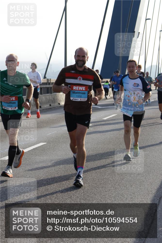 03.10.2026 - Köhlbrandbrückenlauf Strokosch-Dieckow http://msf.ph/oto/10594554 03.10.2026 09:23:02 Position 1 1054, 1532, 2058 meine-sportfotos.de