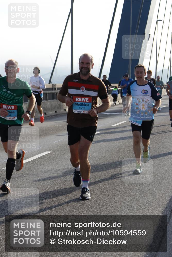 03.10.2026 - Köhlbrandbrückenlauf Strokosch-Dieckow http://msf.ph/oto/10594559 03.10.2026 09:23:02 Position 1 1532, 2058, 54 meine-sportfotos.de