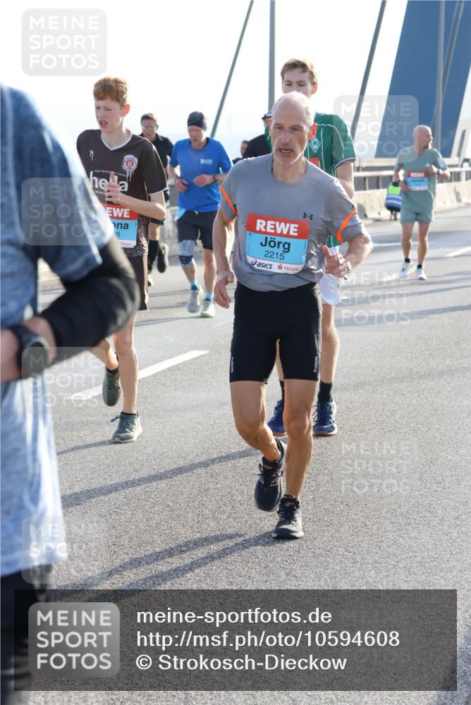 03.10.2026 - Köhlbrandbrückenlauf Strokosch-Dieckow http://msf.ph/oto/10594608 03.10.2026 09:23:07 Position 1 6, 2215 meine-sportfotos.de