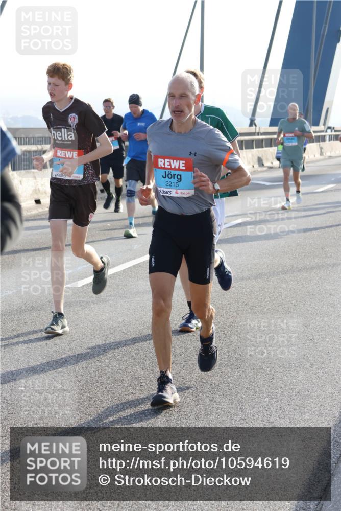 03.10.2026 - Köhlbrandbrückenlauf Strokosch-Dieckow http://msf.ph/oto/10594619 03.10.2026 09:23:07 Position 1 2215 meine-sportfotos.de
