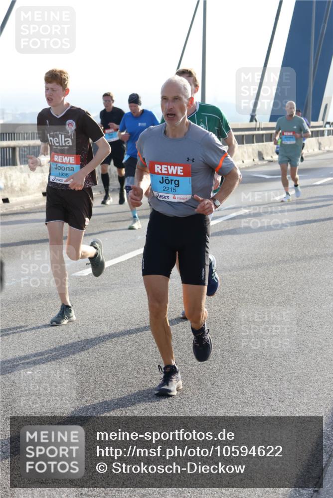 03.10.2026 - Köhlbrandbrückenlauf Strokosch-Dieckow http://msf.ph/oto/10594622 03.10.2026 09:23:07 Position 1 1936, 2215 meine-sportfotos.de
