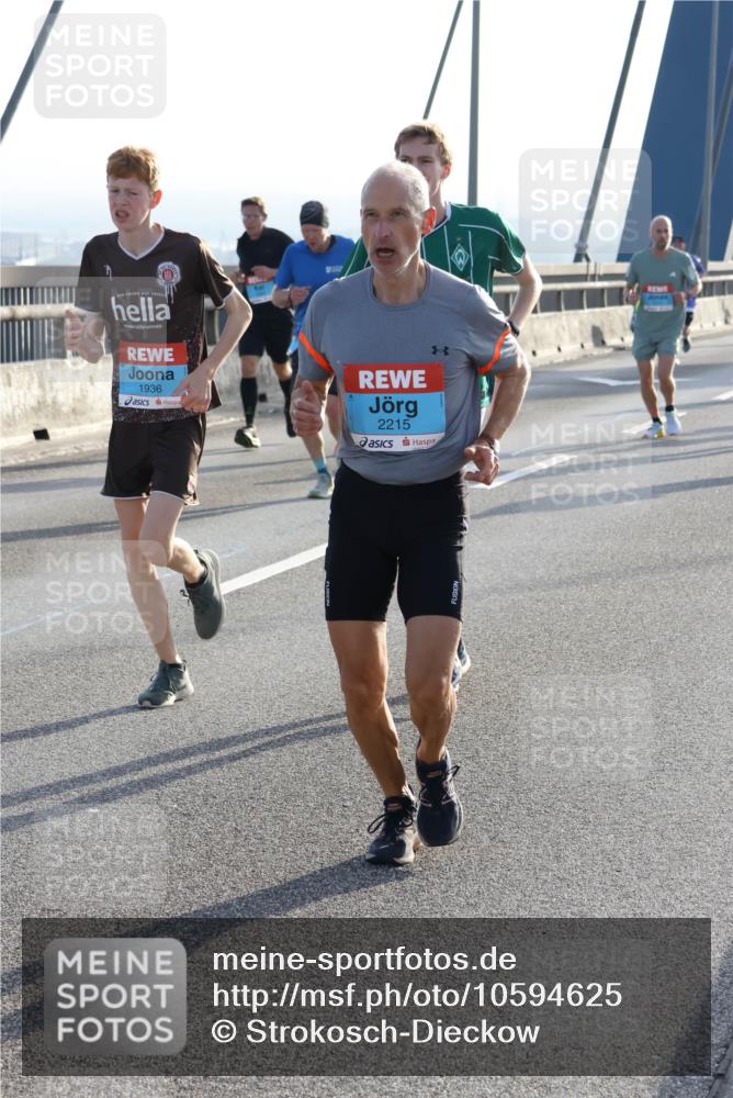 03.10.2026 - Köhlbrandbrückenlauf Strokosch-Dieckow http://msf.ph/oto/10594625 03.10.2026 09:23:07 Position 1 1936, 2215 meine-sportfotos.de
