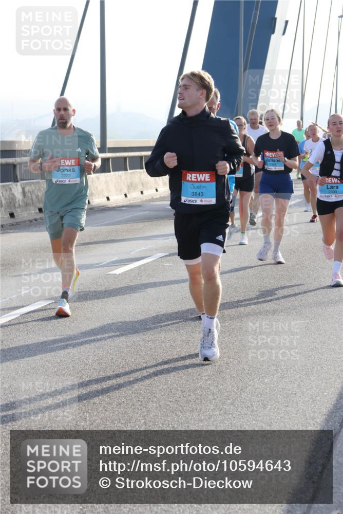 03.10.2026 - Köhlbrandbrückenlauf Strokosch-Dieckow http://msf.ph/oto/10594643 03.10.2026 09:23:10 Position 1 2222, 3843, 2388, 2300 meine-sportfotos.de