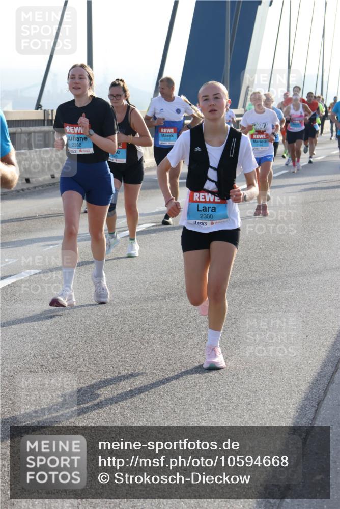 03.10.2026 - Köhlbrandbrückenlauf Strokosch-Dieckow http://msf.ph/oto/10594668 03.10.2026 09:23:13 Position 1 2388, 2300, 2144 meine-sportfotos.de