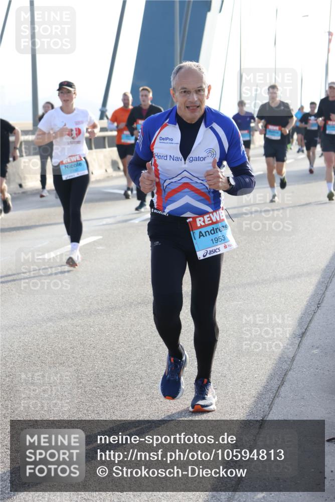 03.10.2026 - Köhlbrandbrückenlauf Strokosch-Dieckow http://msf.ph/oto/10594813 03.10.2026 09:23:35 Position 1 1953 meine-sportfotos.de