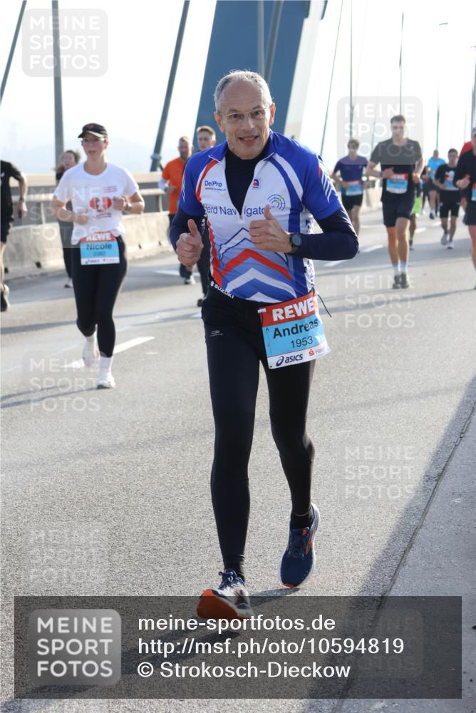 03.10.2026 - Köhlbrandbrückenlauf Strokosch-Dieckow http://msf.ph/oto/10594819 03.10.2026 09:23:35 Position 1 1953 meine-sportfotos.de