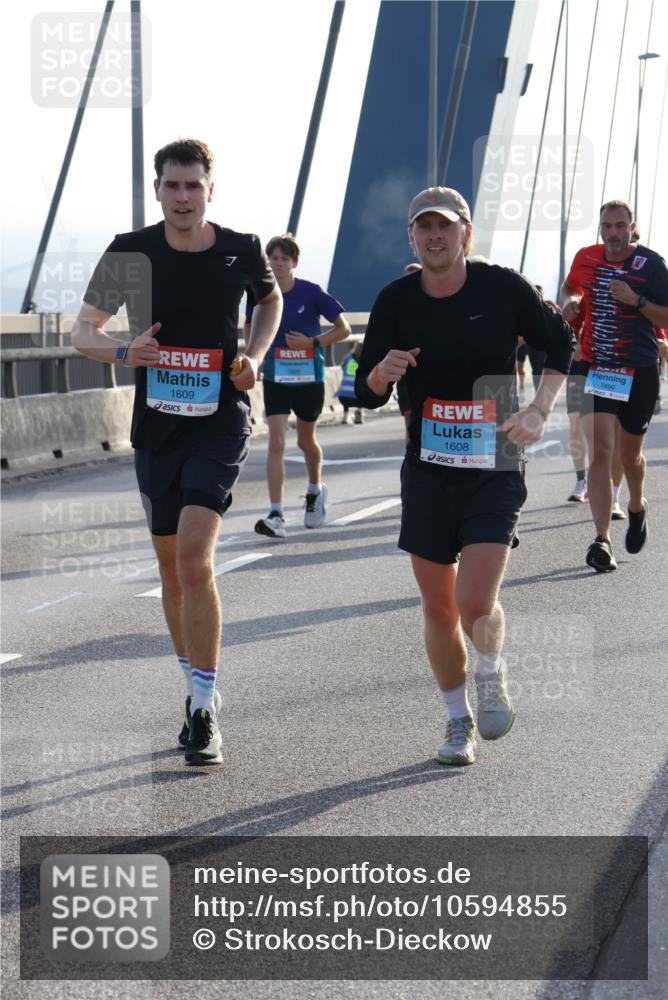 03.10.2026 - Köhlbrandbrückenlauf Strokosch-Dieckow http://msf.ph/oto/10594855 03.10.2026 09:23:41 Position 1 1609, 1608, 1890 meine-sportfotos.de