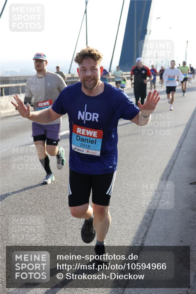 03.10.2026 - Köhlbrandbrückenlauf Strokosch-Dieckow http://msf.ph/oto/10594966 03.10.2026 09:23:58 Position 1 2018 meine-sportfotos.de