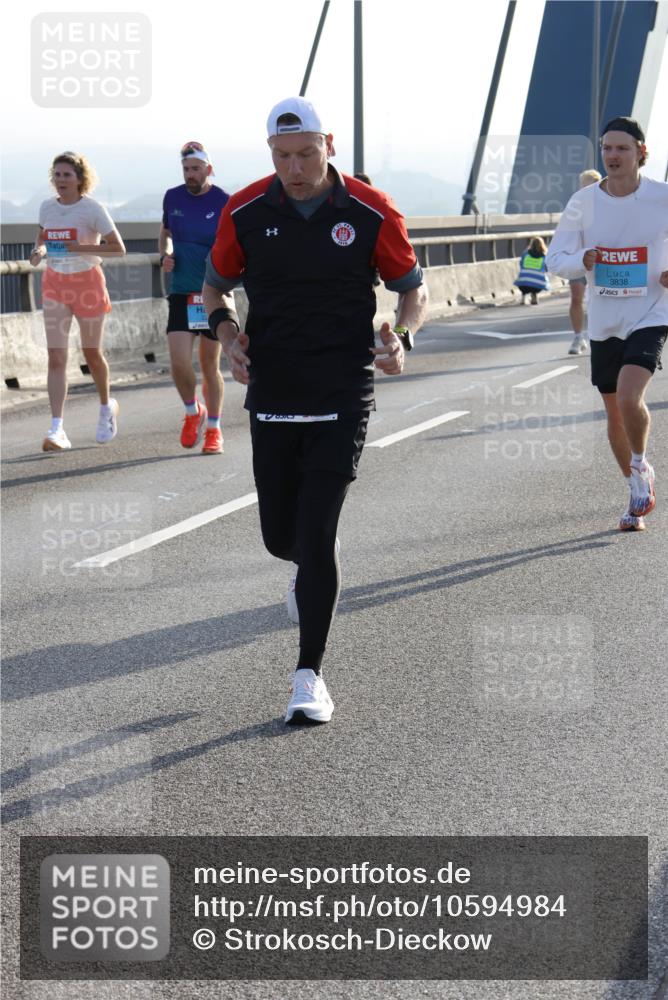 03.10.2026 - Köhlbrandbrückenlauf Strokosch-Dieckow http://msf.ph/oto/10594984 03.10.2026 09:24:01 Position 1 3838 meine-sportfotos.de