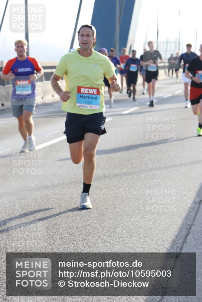 03.10.2026 - Köhlbrandbrückenlauf Strokosch-Dieckow http://msf.ph/oto/10595003 03.10.2026 09:24:05 Position 1 1321 meine-sportfotos.de