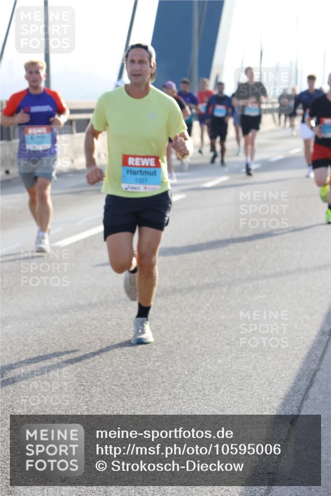 03.10.2026 - Köhlbrandbrückenlauf Strokosch-Dieckow http://msf.ph/oto/10595006 03.10.2026 09:24:05 Position 1 1321 meine-sportfotos.de
