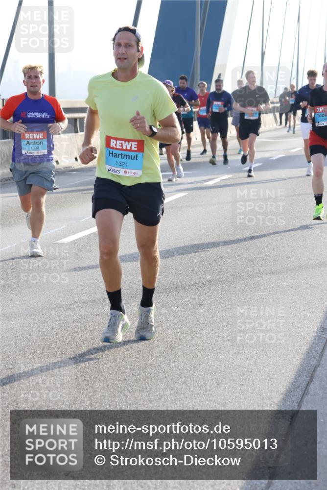 03.10.2026 - Köhlbrandbrückenlauf Strokosch-Dieckow http://msf.ph/oto/10595013 03.10.2026 09:24:05 Position 1 1833, 1321, 2049 meine-sportfotos.de