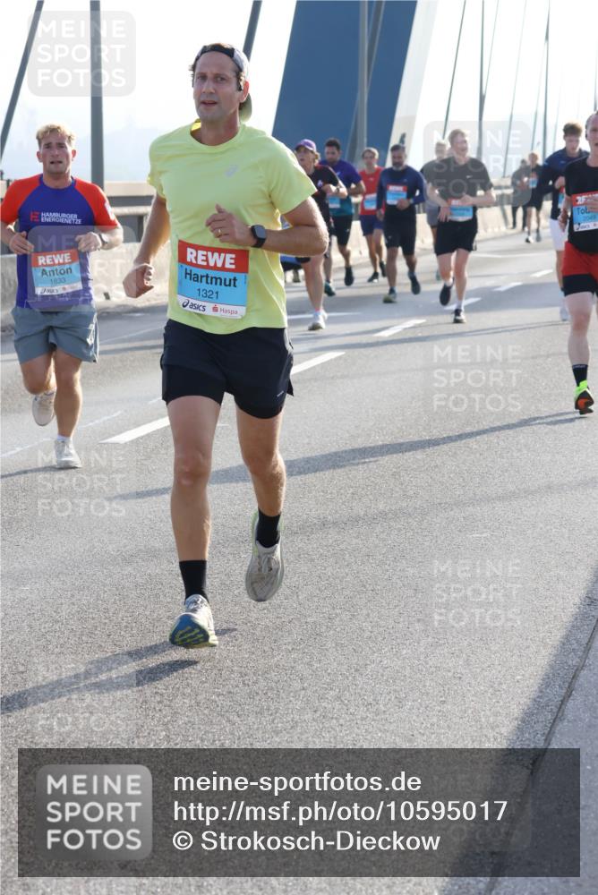 03.10.2026 - Köhlbrandbrückenlauf Strokosch-Dieckow http://msf.ph/oto/10595017 03.10.2026 09:24:05 Position 1 1833, 1321, 2049 meine-sportfotos.de