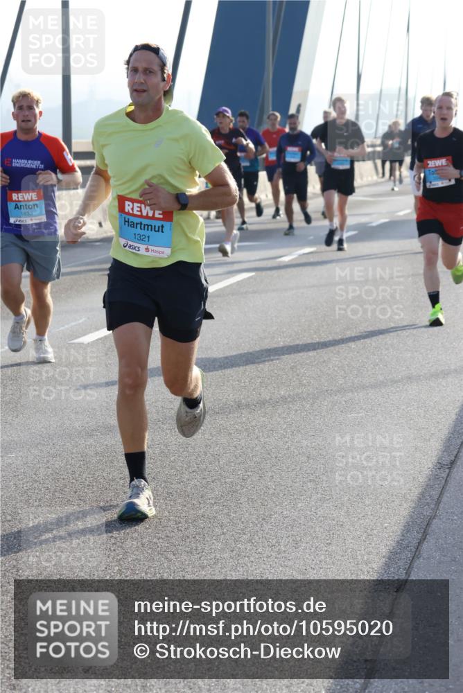 03.10.2026 - Köhlbrandbrückenlauf Strokosch-Dieckow http://msf.ph/oto/10595020 03.10.2026 09:24:05 Position 1 1833, 1321 meine-sportfotos.de