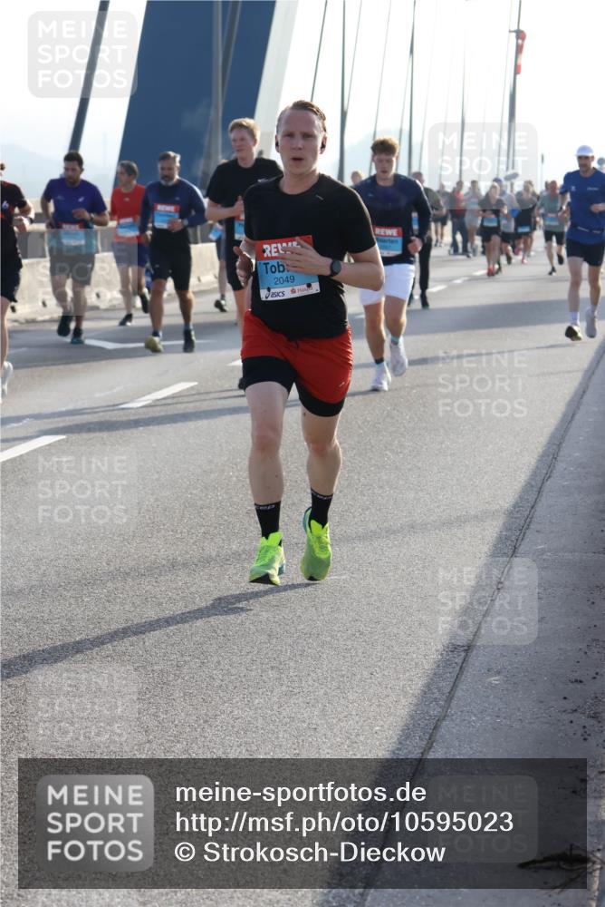 03.10.2026 - Köhlbrandbrückenlauf Strokosch-Dieckow http://msf.ph/oto/10595023 03.10.2026 09:24:07 Position 1 2049 meine-sportfotos.de
