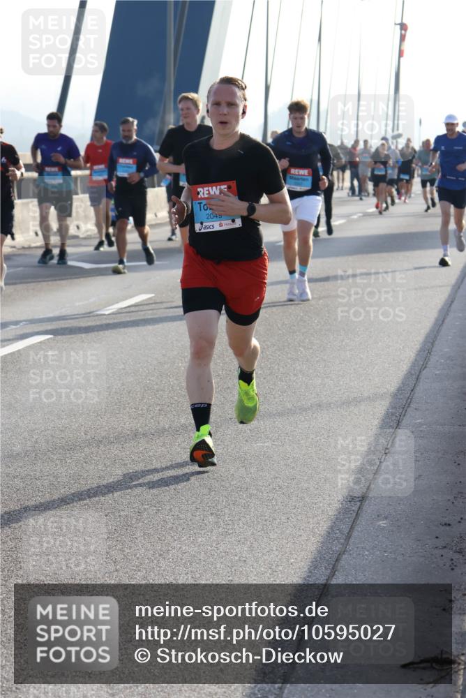 03.10.2026 - Köhlbrandbrückenlauf Strokosch-Dieckow http://msf.ph/oto/10595027 03.10.2026 09:24:07 Position 1 2045 meine-sportfotos.de