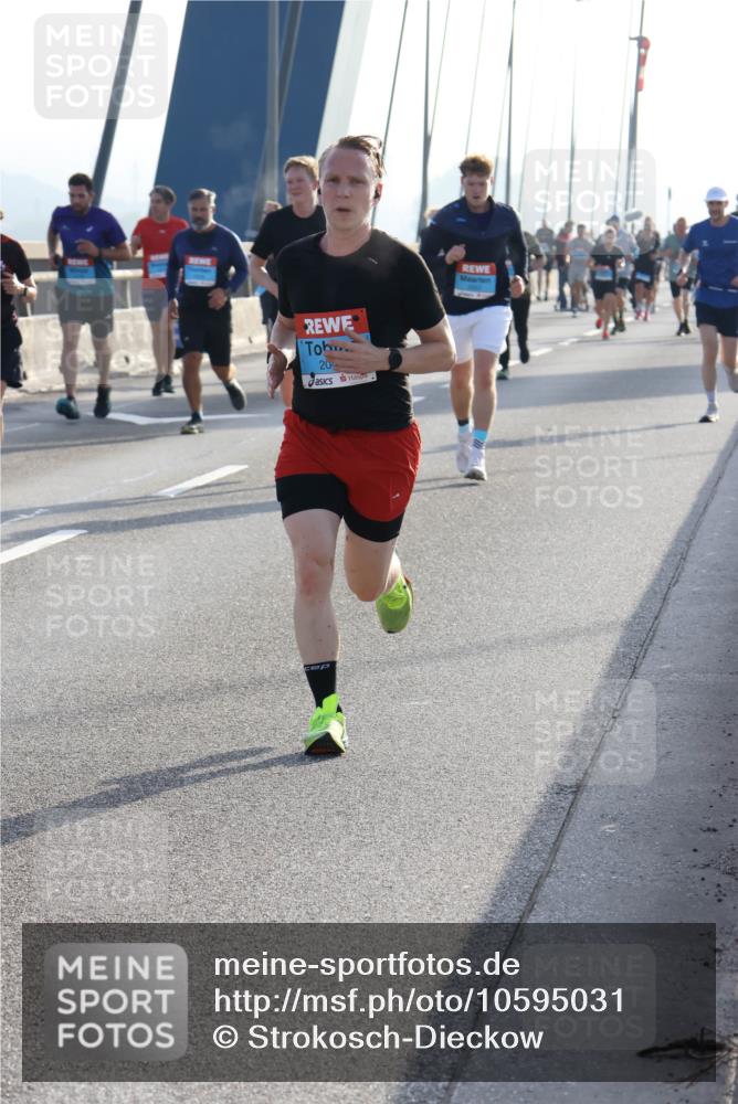 03.10.2026 - Köhlbrandbrückenlauf Strokosch-Dieckow http://msf.ph/oto/10595031 03.10.2026 09:24:07 Position 1 20 meine-sportfotos.de