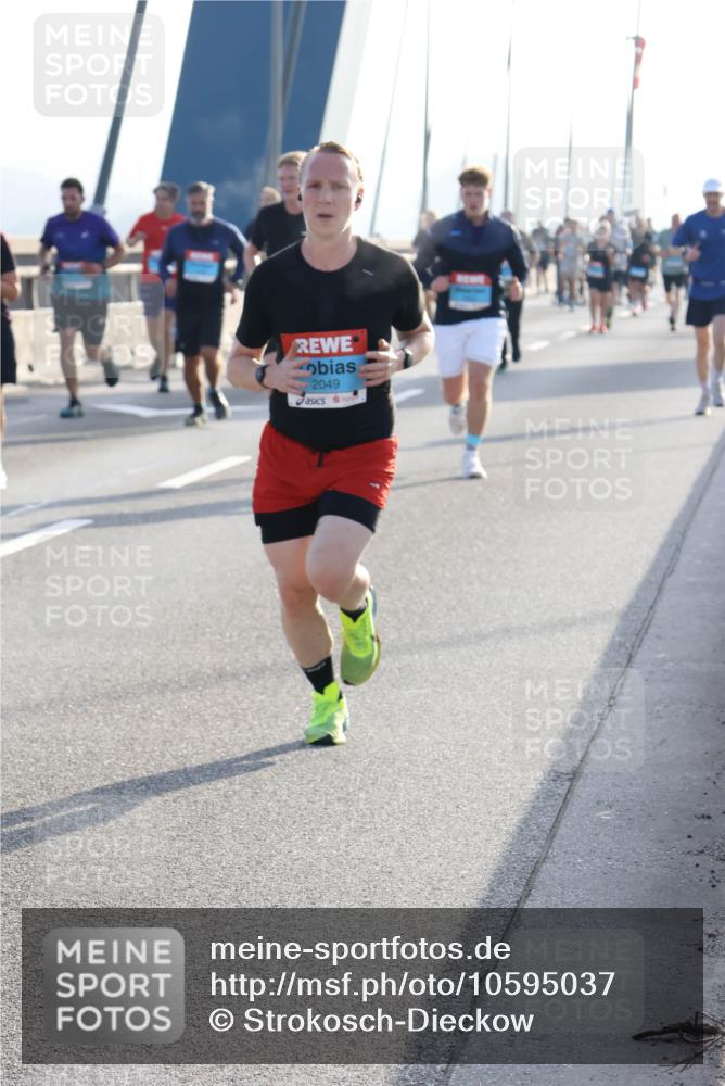 03.10.2026 - Köhlbrandbrückenlauf Strokosch-Dieckow http://msf.ph/oto/10595037 03.10.2026 09:24:08 Position 1 2049 meine-sportfotos.de