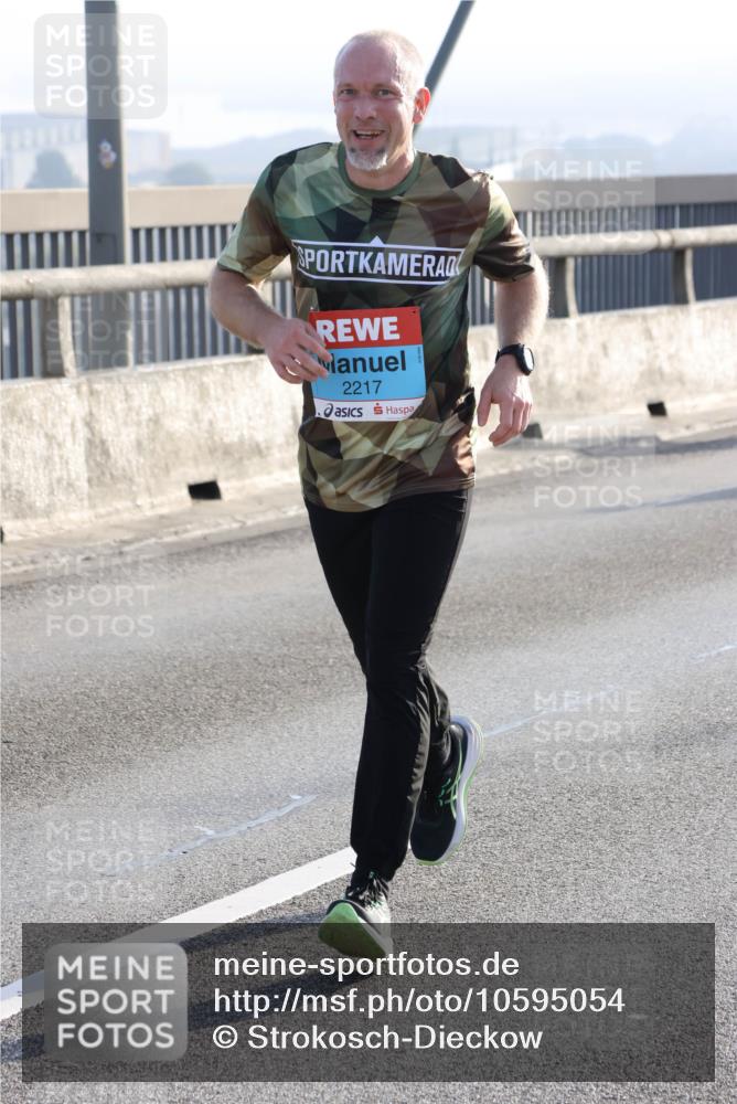 03.10.2026 - Köhlbrandbrückenlauf Strokosch-Dieckow http://msf.ph/oto/10595054 03.10.2026 09:24:19 Position 1 2217 meine-sportfotos.de