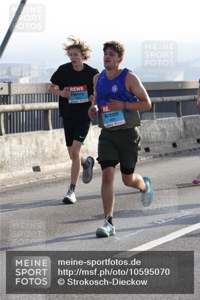 03.10.2026 - Köhlbrandbrückenlauf Strokosch-Dieckow http://msf.ph/oto/10595070 03.10.2026 09:24:22 Position 1 1695, 1961 meine-sportfotos.de