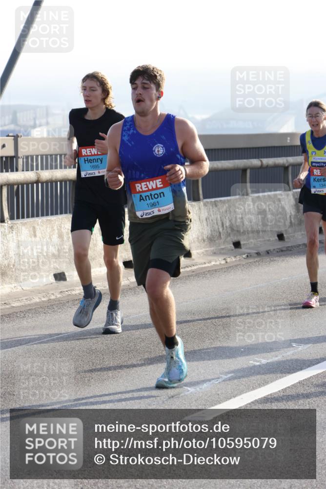 03.10.2026 - Köhlbrandbrückenlauf Strokosch-Dieckow http://msf.ph/oto/10595079 03.10.2026 09:24:22 Position 1 1695, 1961, 134 meine-sportfotos.de