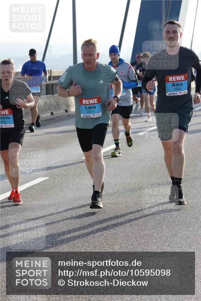 03.10.2026 - Köhlbrandbrückenlauf Strokosch-Dieckow http://msf.ph/oto/10595098 03.10.2026 09:24:24 Position 1 2274, 2617, 1055 meine-sportfotos.de