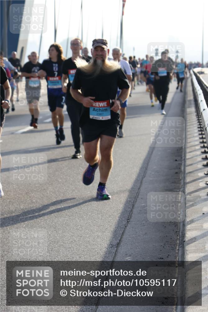 03.10.2026 - Köhlbrandbrückenlauf Strokosch-Dieckow http://msf.ph/oto/10595117 03.10.2026 09:24:29 Position 1 2387 meine-sportfotos.de