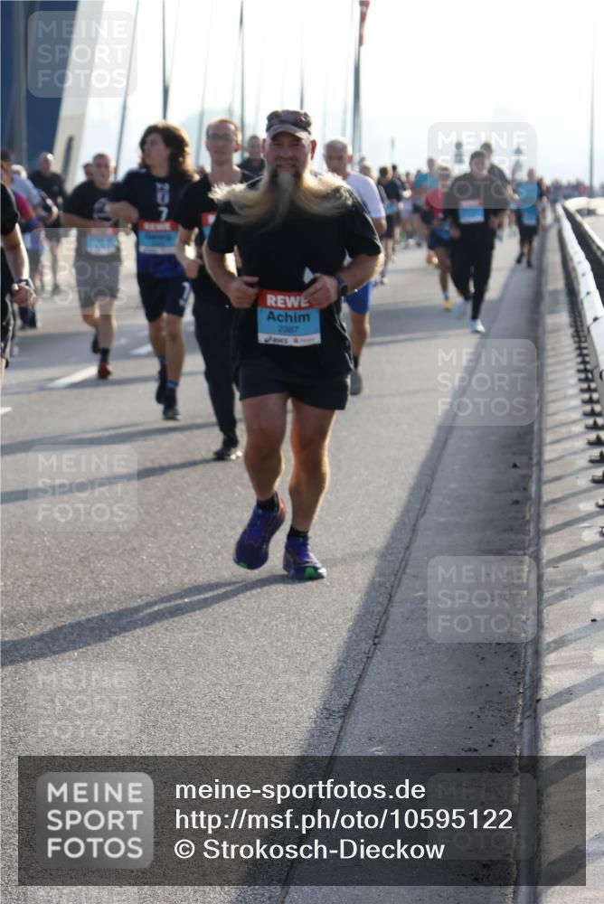 03.10.2026 - Köhlbrandbrückenlauf Strokosch-Dieckow http://msf.ph/oto/10595122 03.10.2026 09:24:29 Position 1 200, 2387 meine-sportfotos.de